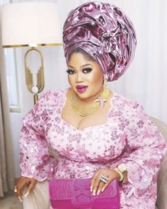 Arrest eyes with metallic leather gele