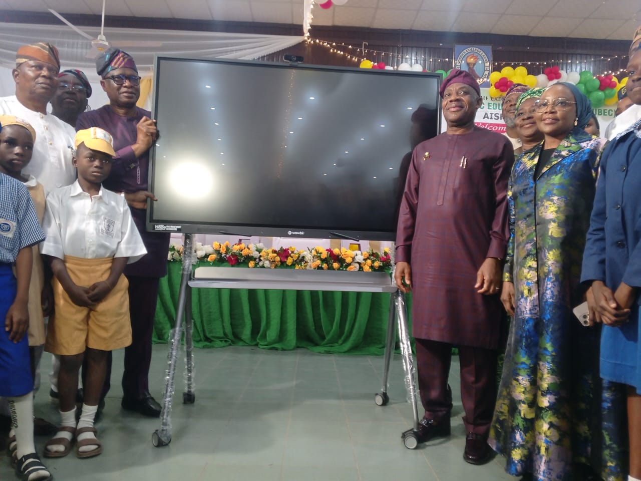 FG, UBEC begin nationwide distribution of interactive board to public schools