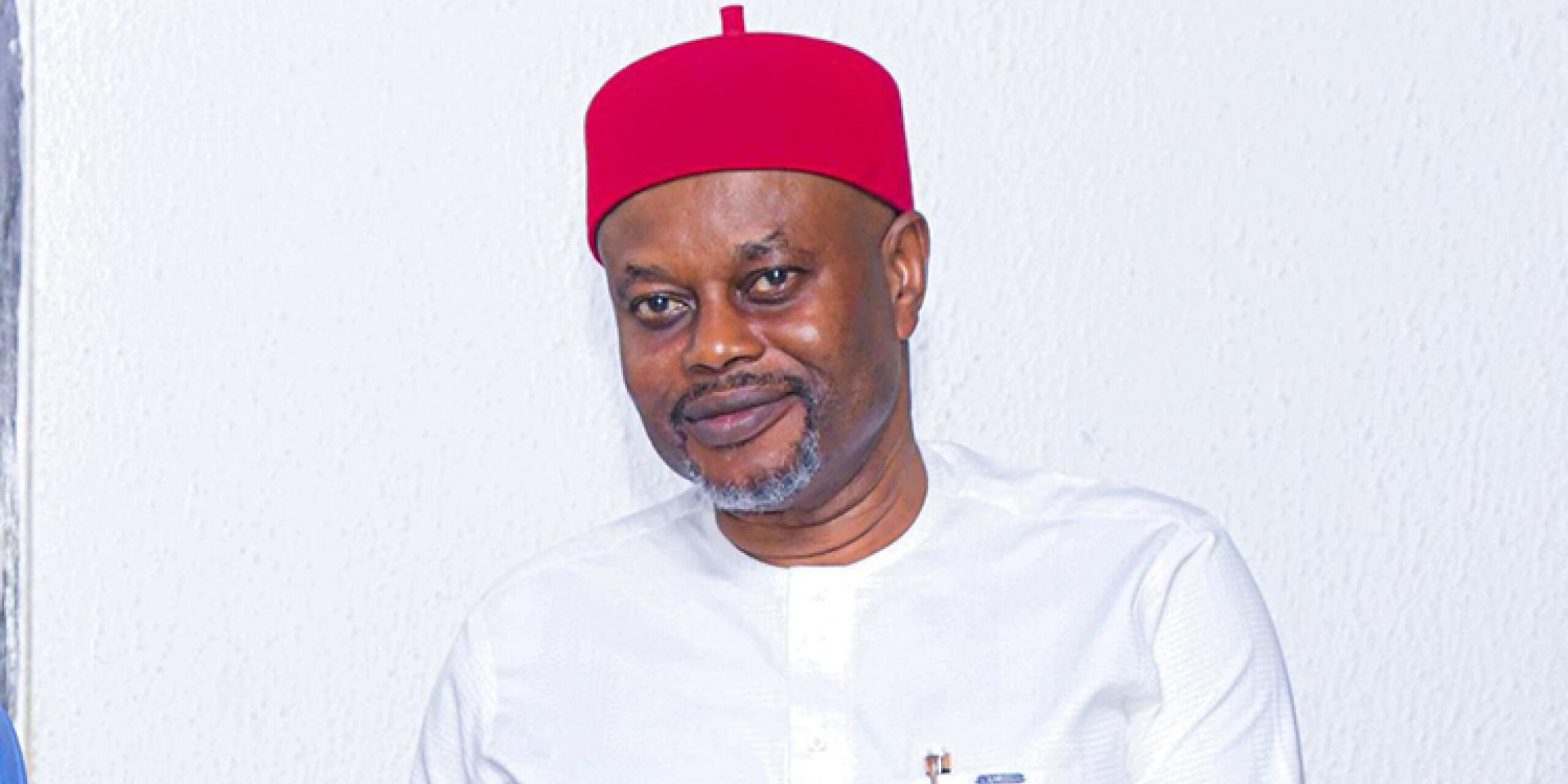 Minister pressured to resign over certificate scandal